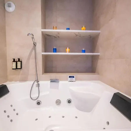 L'escapade Indigo - Balneo - Sauna Apartmán *